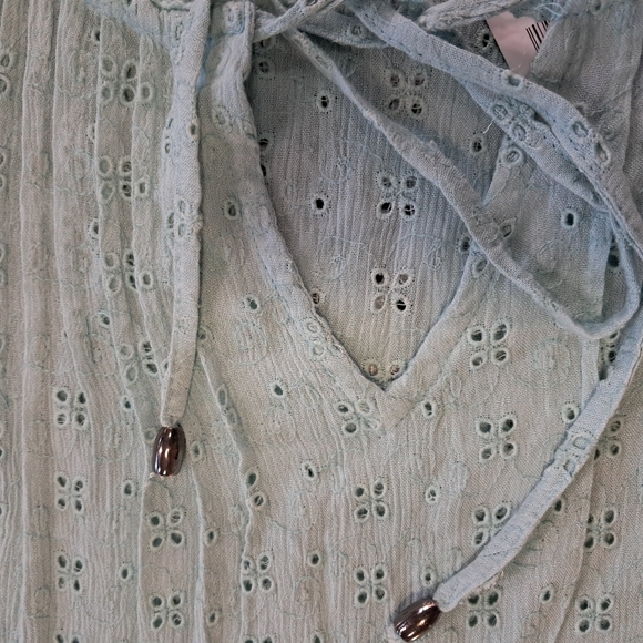 New Directions Light Green Blouse - Picture 12 of 16